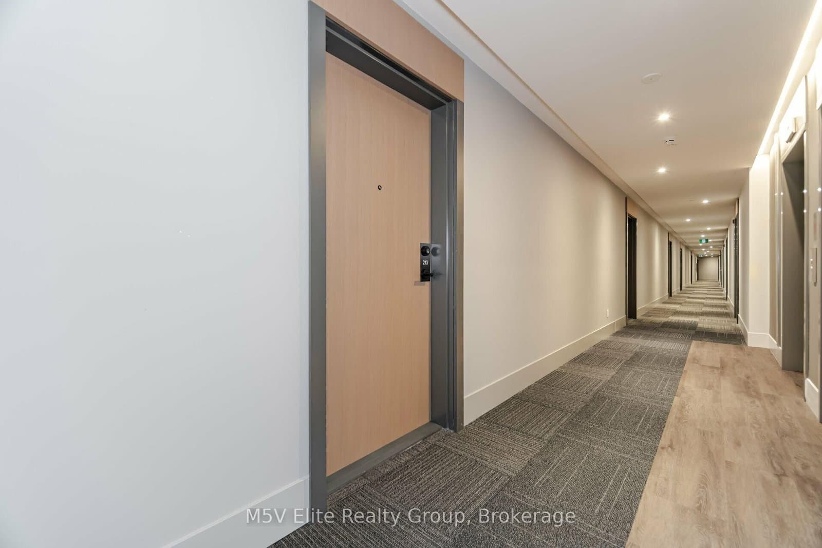 1440 Clarriage Court, Unit 213 thumbnail 4