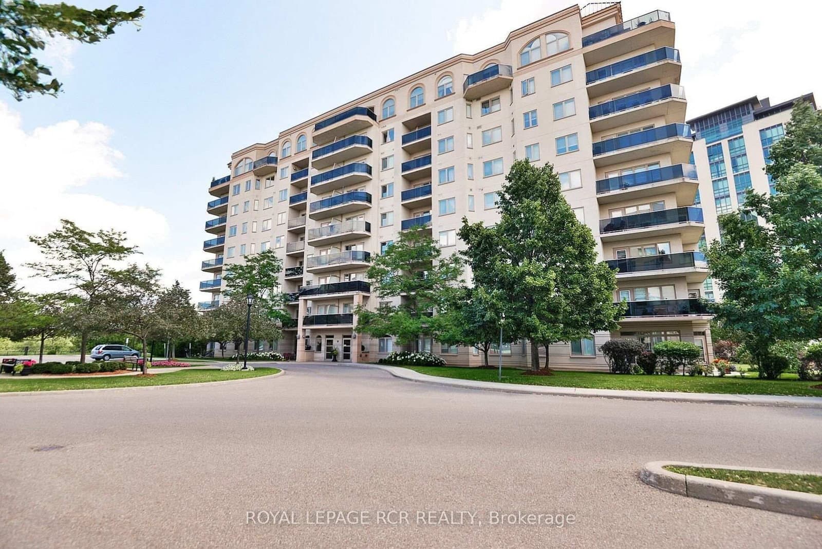 #304 - 10 S Dayspring Circle S
