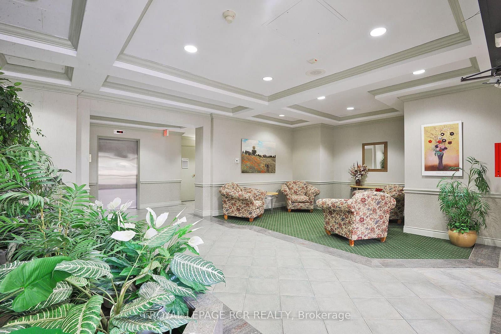 10 S Dayspring Circle S, Unit 304 thumbnail 3