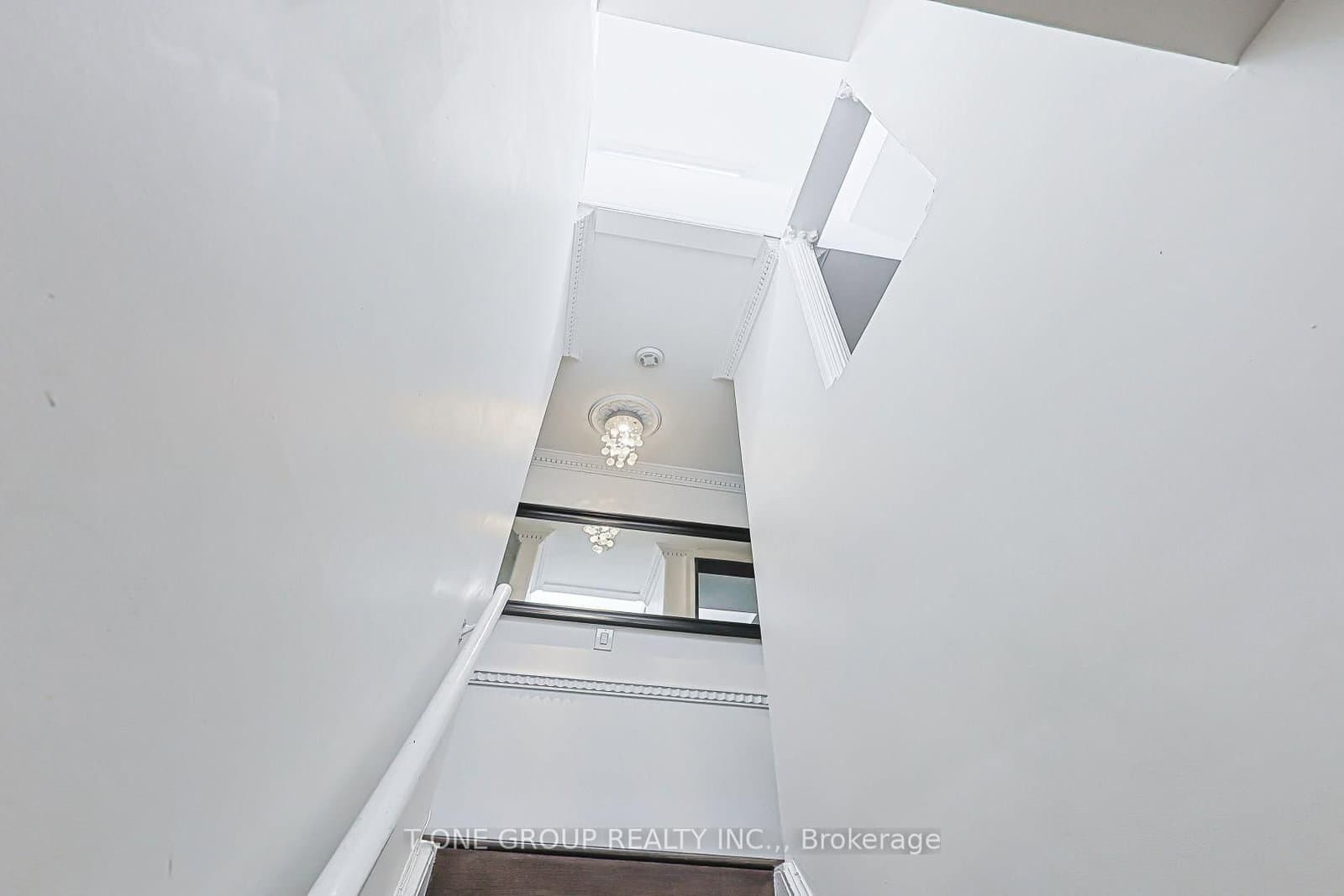 3287 Dundas Street W thumbnail 10