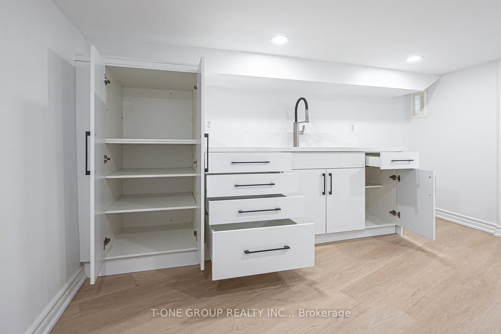 3287 Dundas Street W thumbnail 29