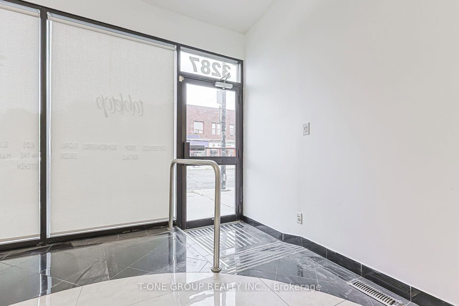3287 Dundas Street W thumbnail 4