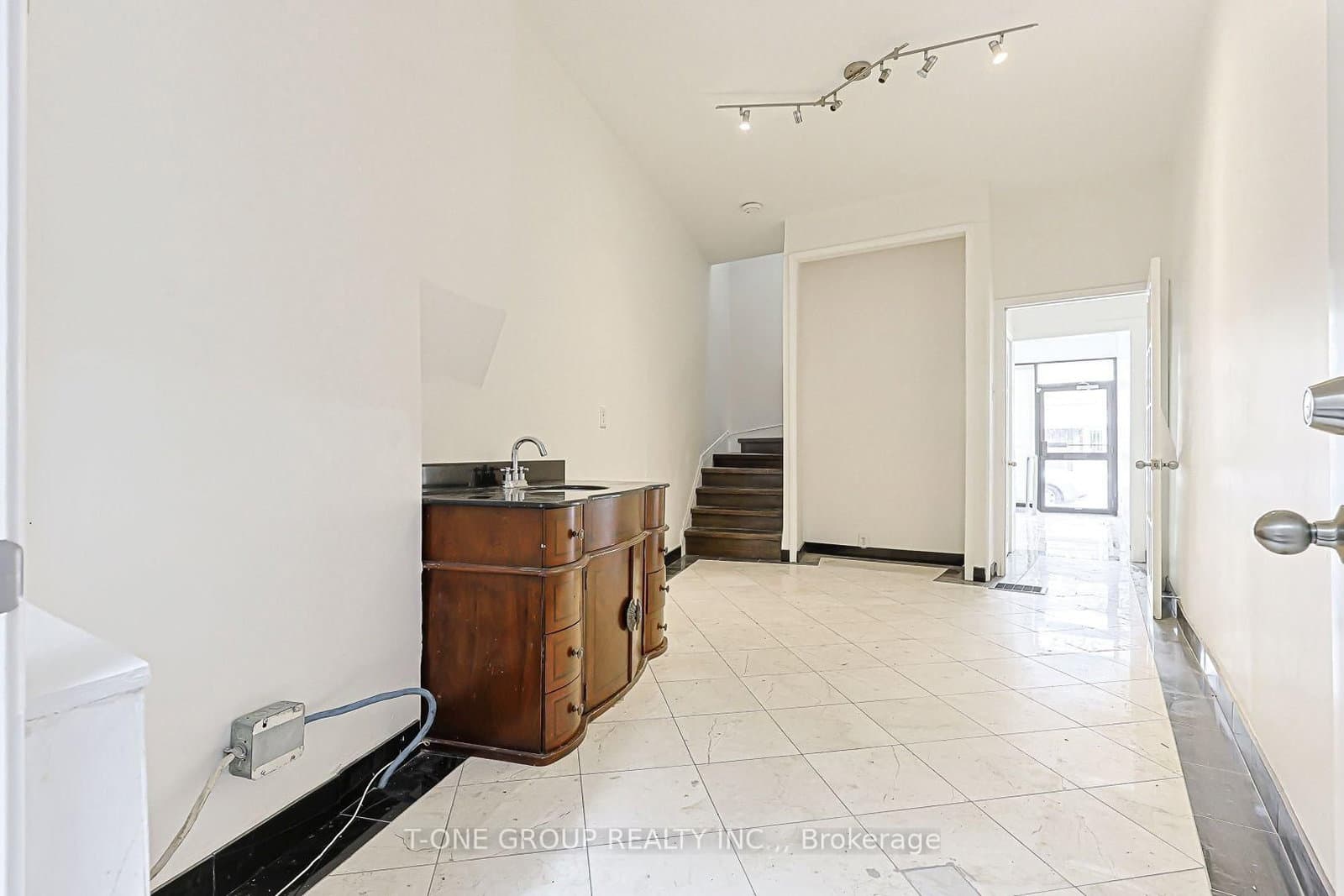 3287 Dundas Street W thumbnail 9