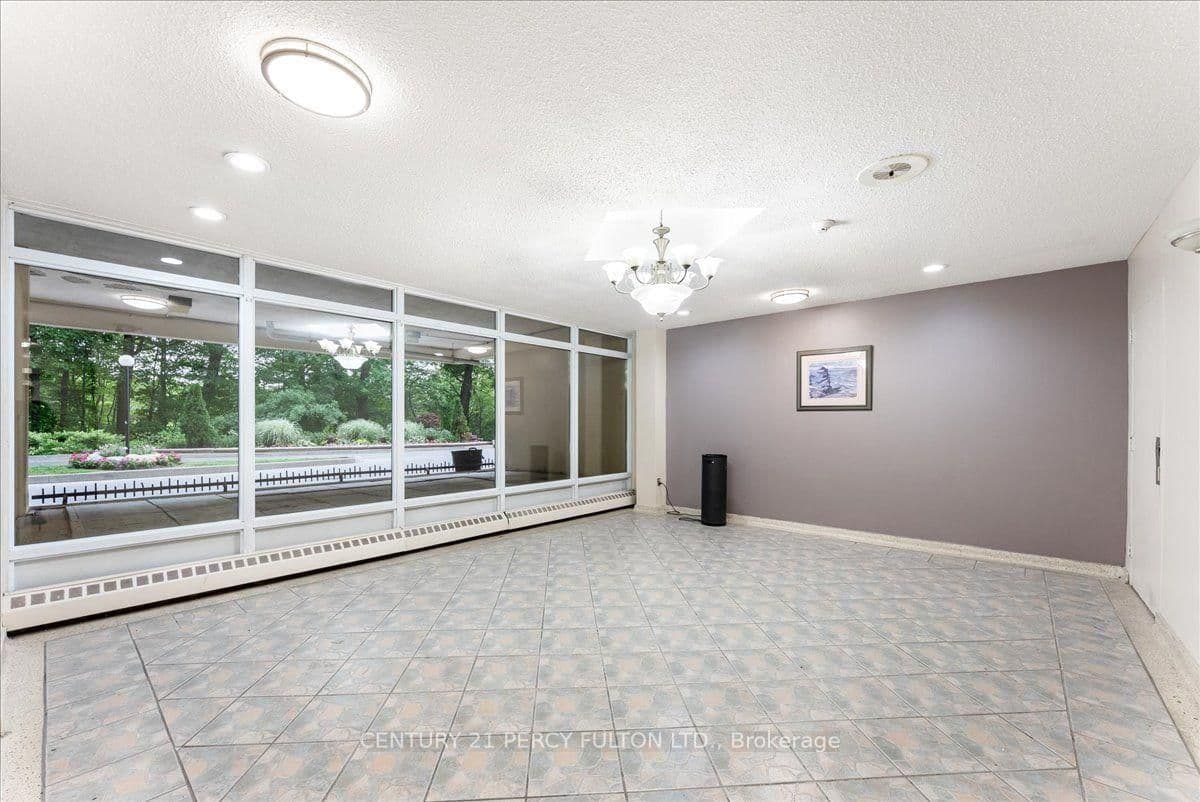 15 London Green Court, Unit 705 thumbnail 4