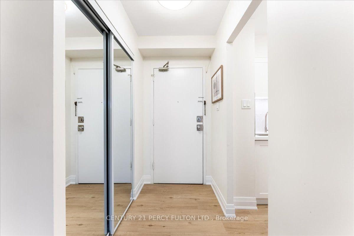 15 London Green Court, Unit 705 thumbnail 5