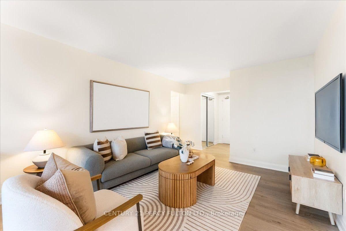 15 London Green Court, Unit 705 thumbnail 9