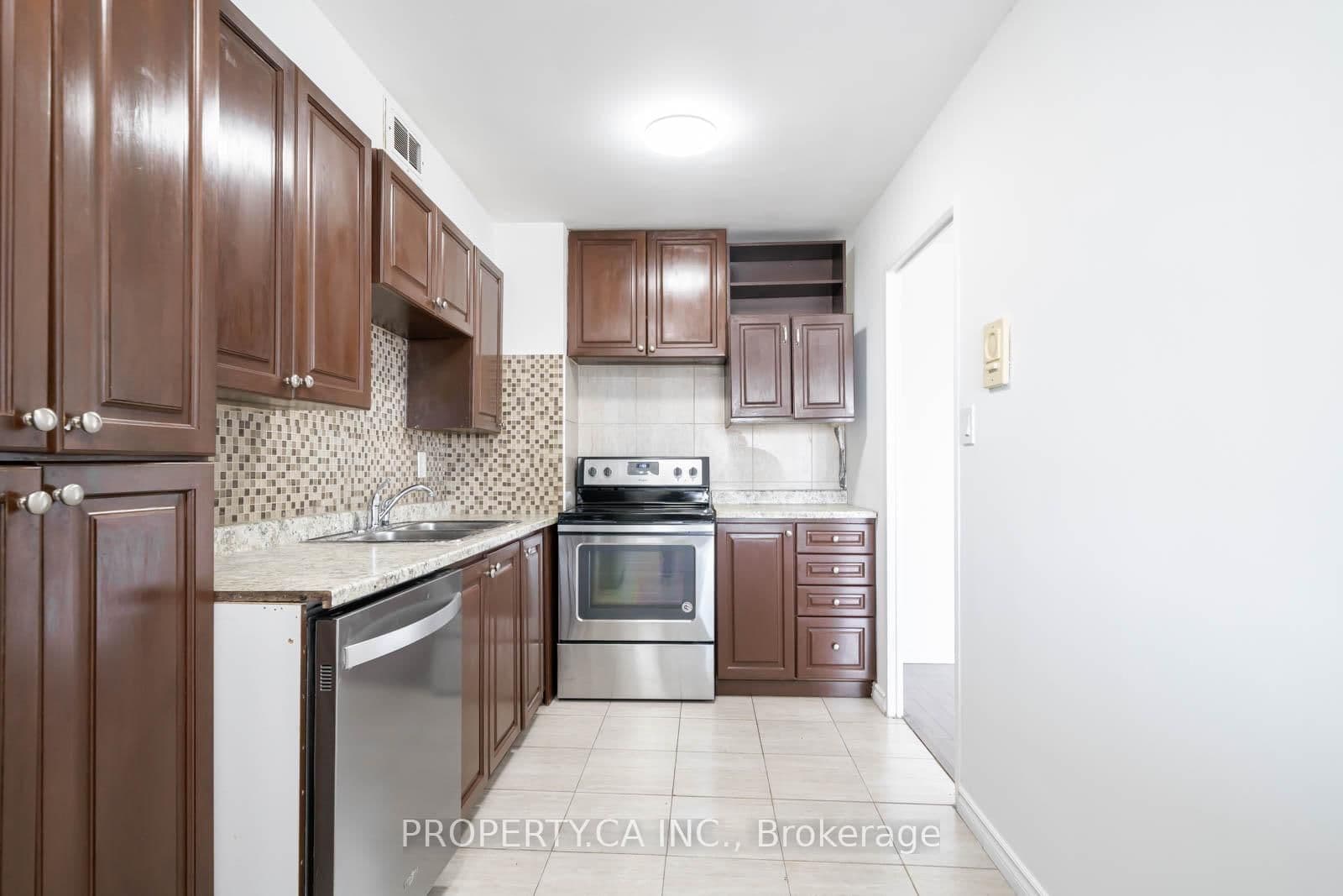 31 Four Winds Drive W, Unit 901 thumbnail 5