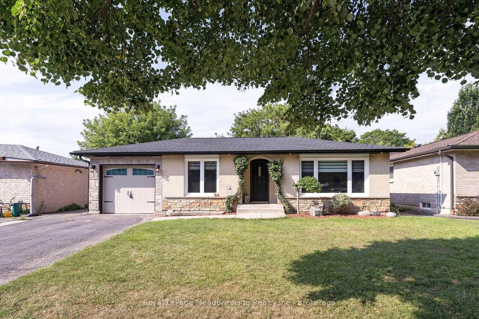 96 Macdonald Crescent thumbnail 2