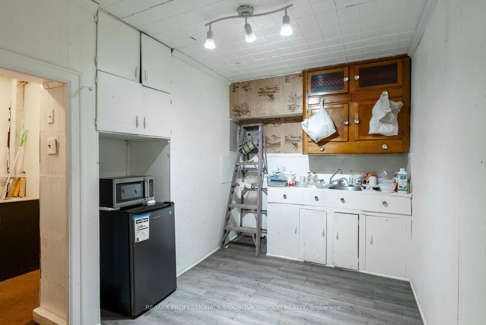 1665 Bloor Street W thumbnail 14