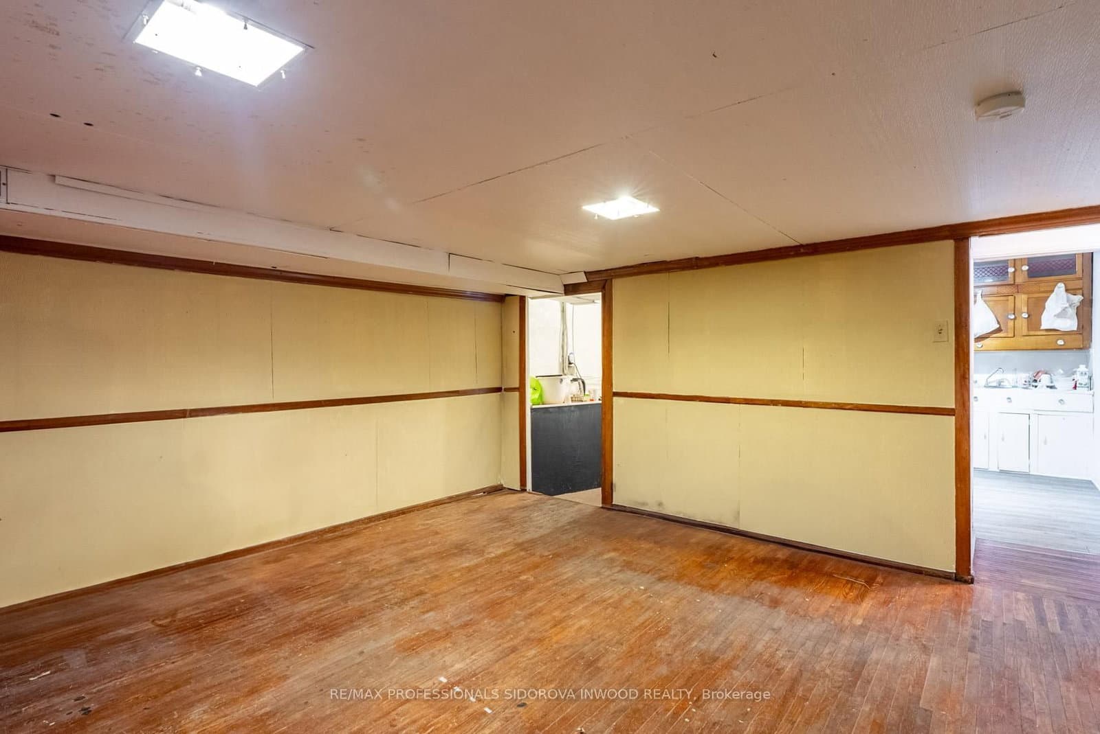 1665 Bloor Street W thumbnail 19