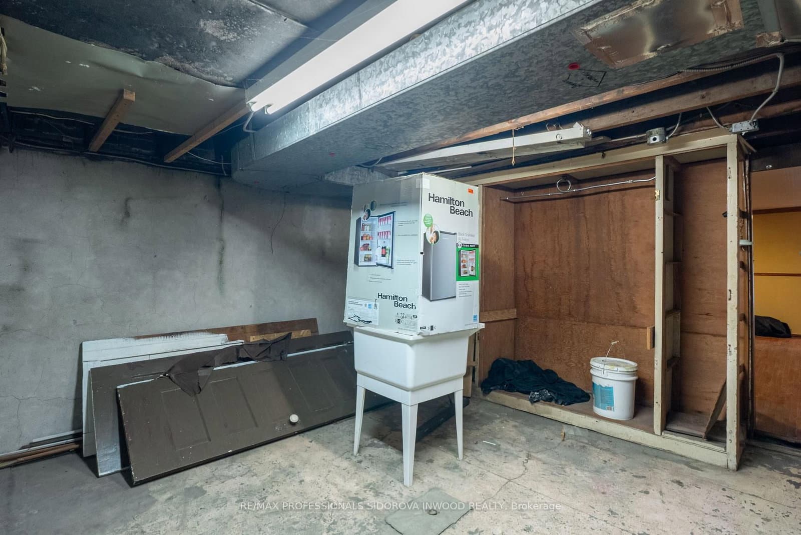 1665 Bloor Street W thumbnail 22