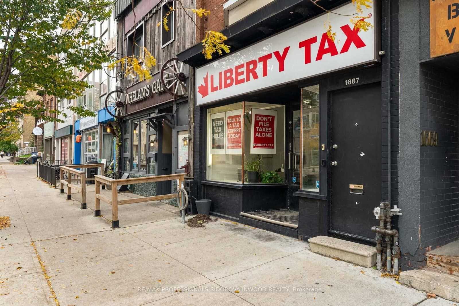 1665 Bloor Street W thumbnail 3