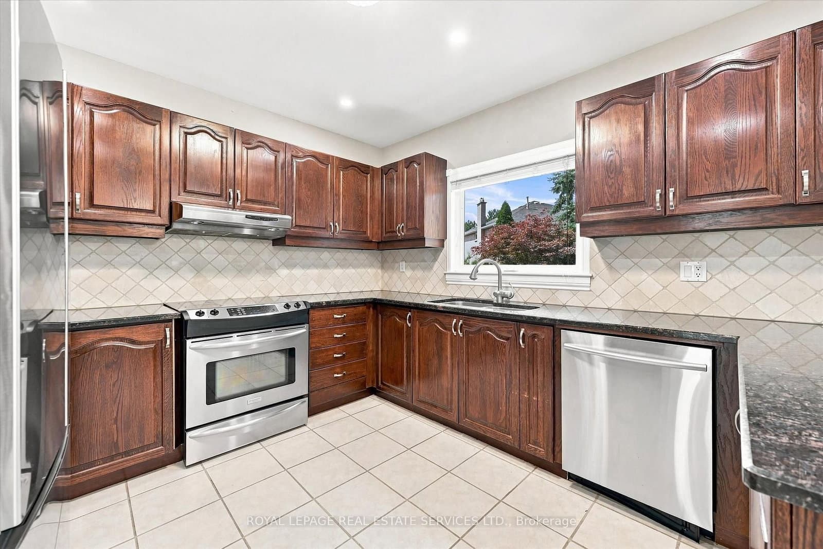 1512 Princeton Crescent thumbnail 15