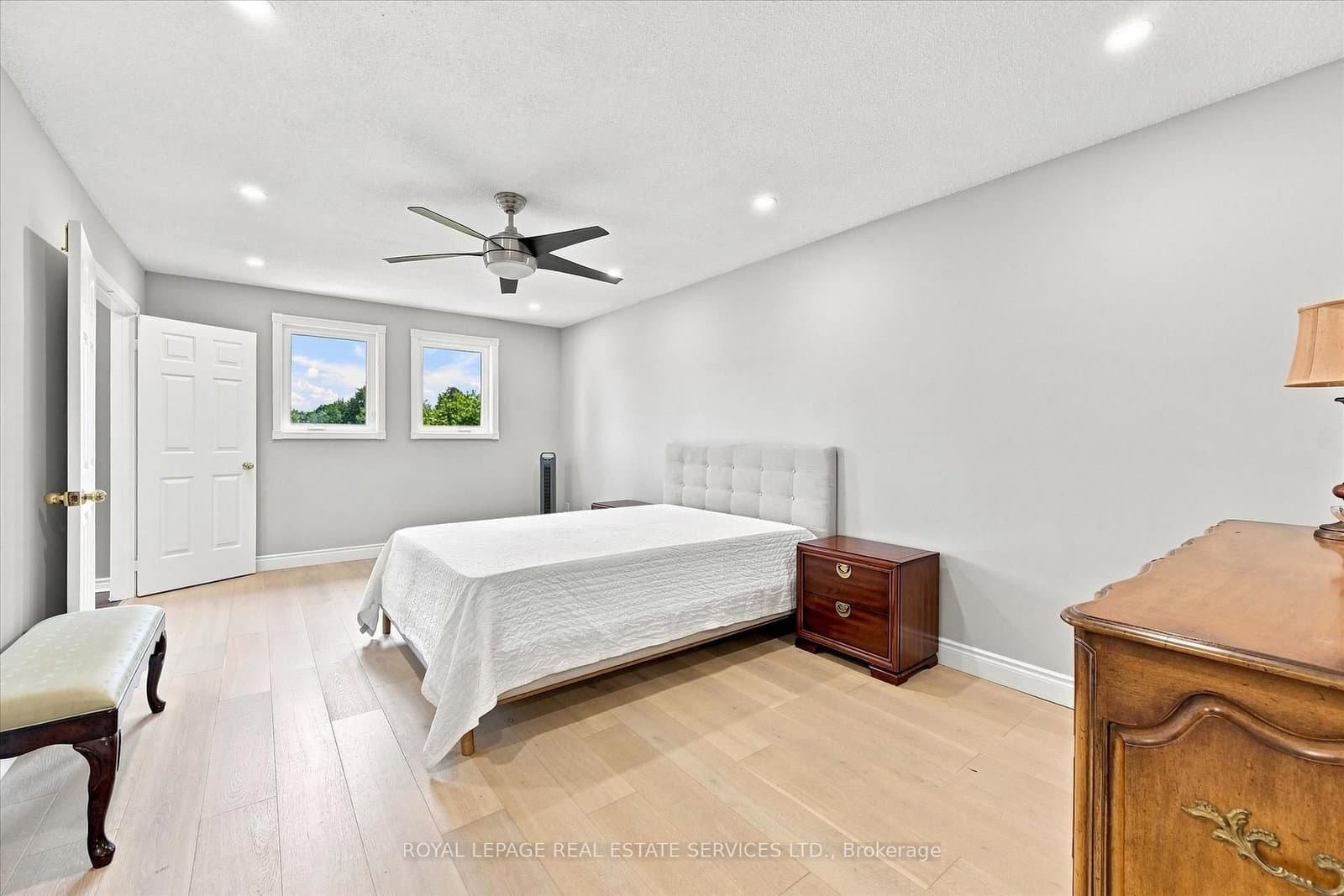 1512 Princeton Crescent thumbnail 27