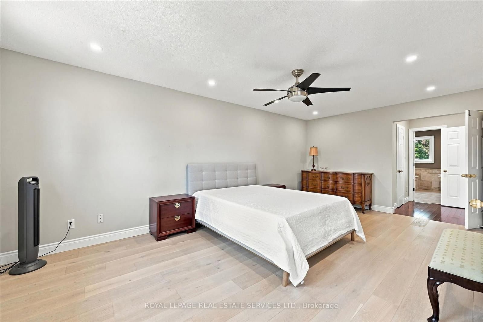 1512 Princeton Crescent thumbnail 29