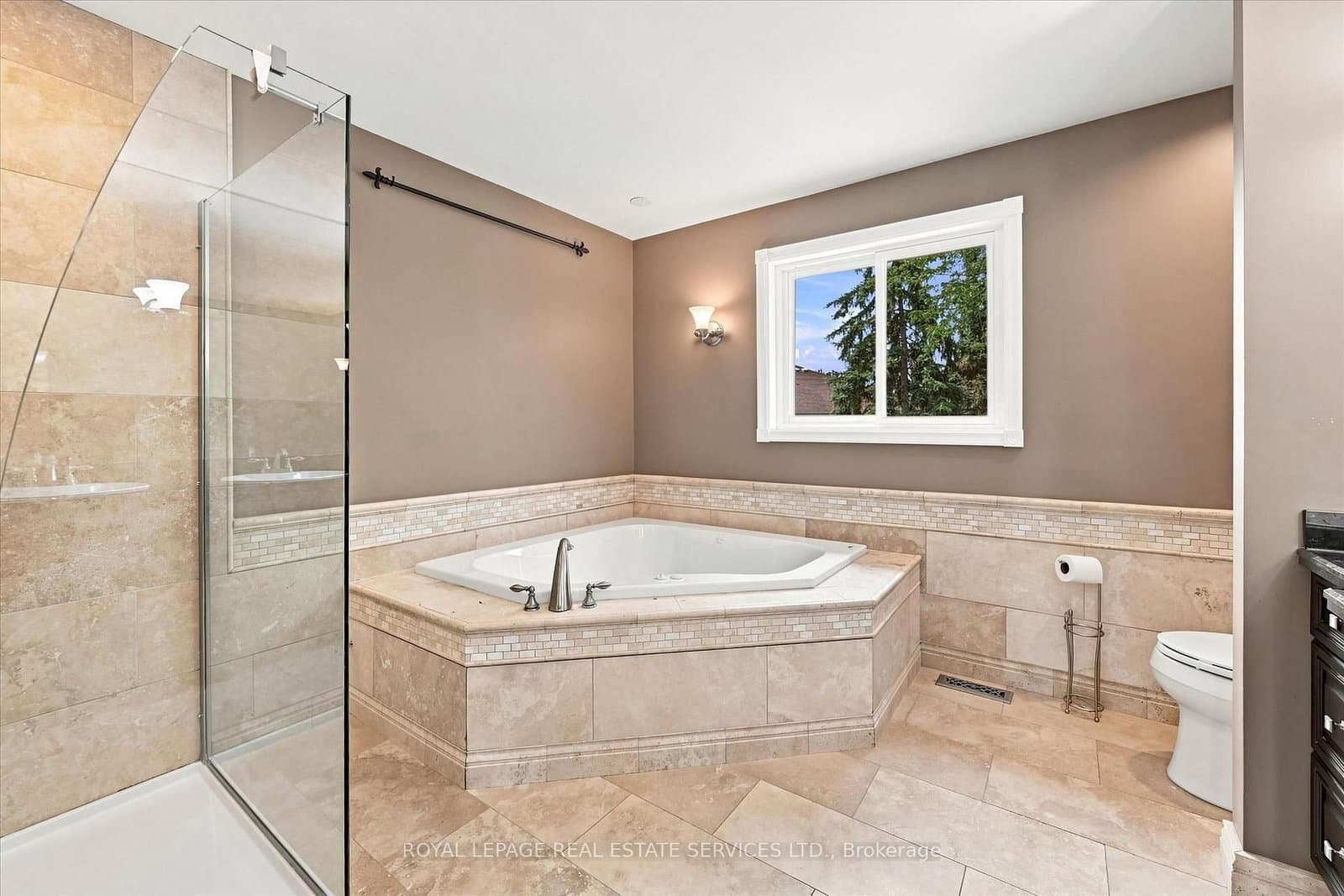 1512 Princeton Crescent thumbnail 31