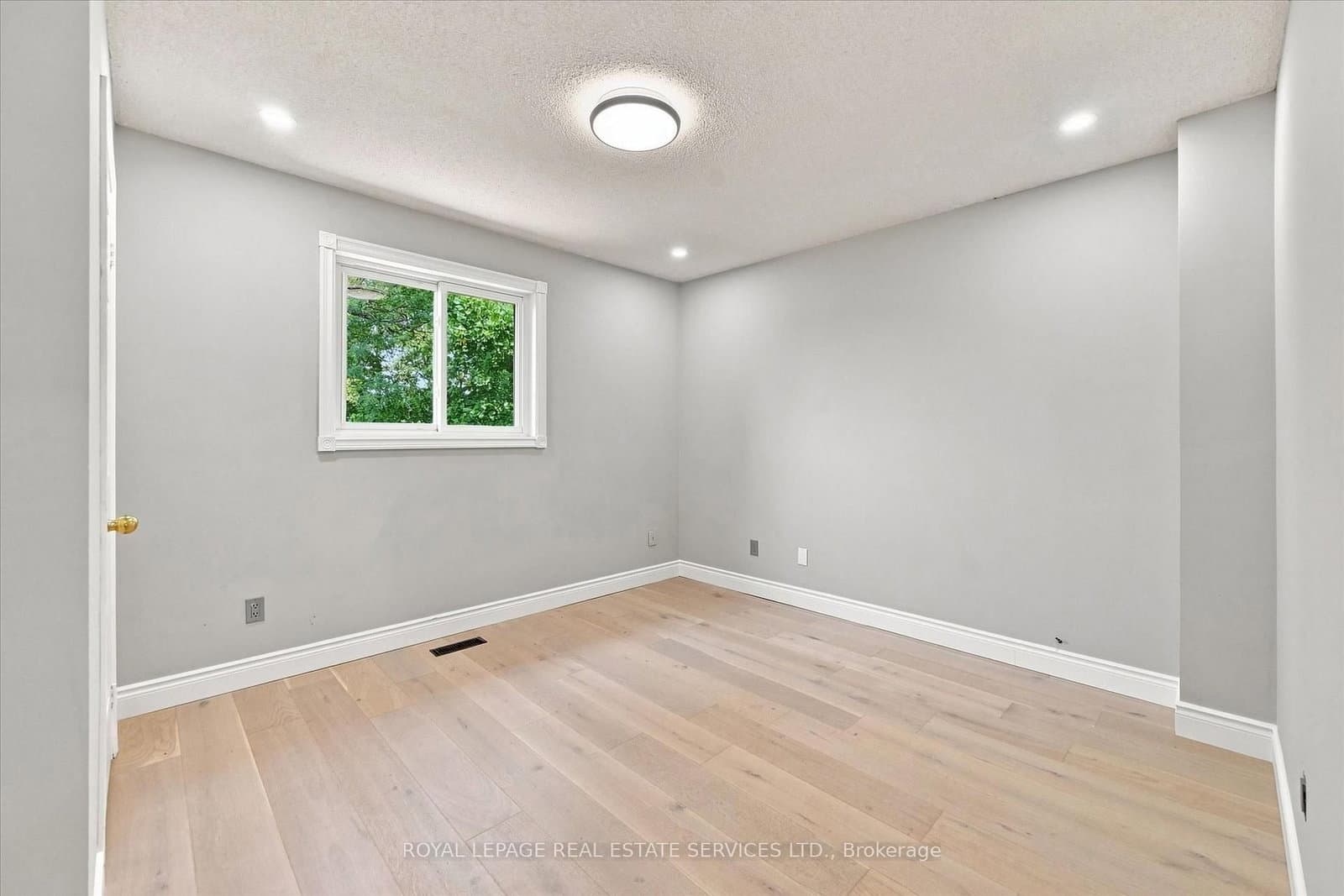 1512 Princeton Crescent thumbnail 33