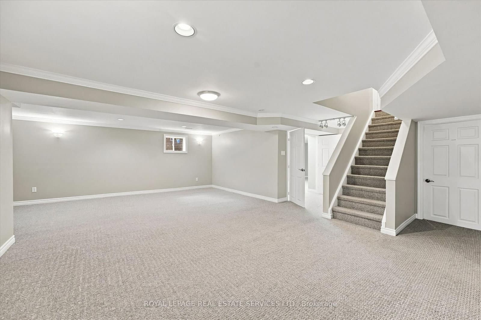 1512 Princeton Crescent thumbnail 37