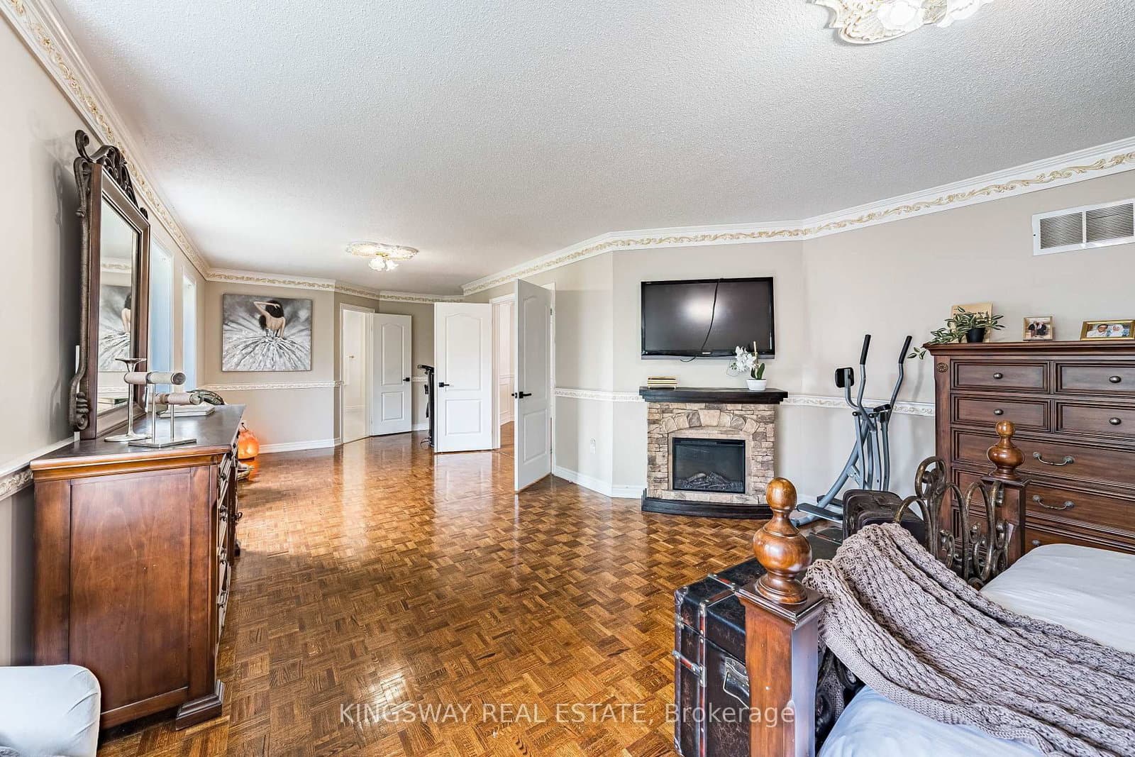 5969 RAYSHAW Crescent E thumbnail 26