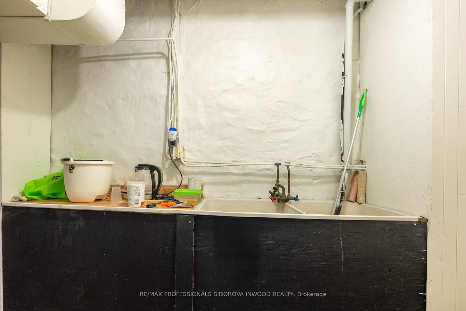 1665 Bloor Street W thumbnail 15