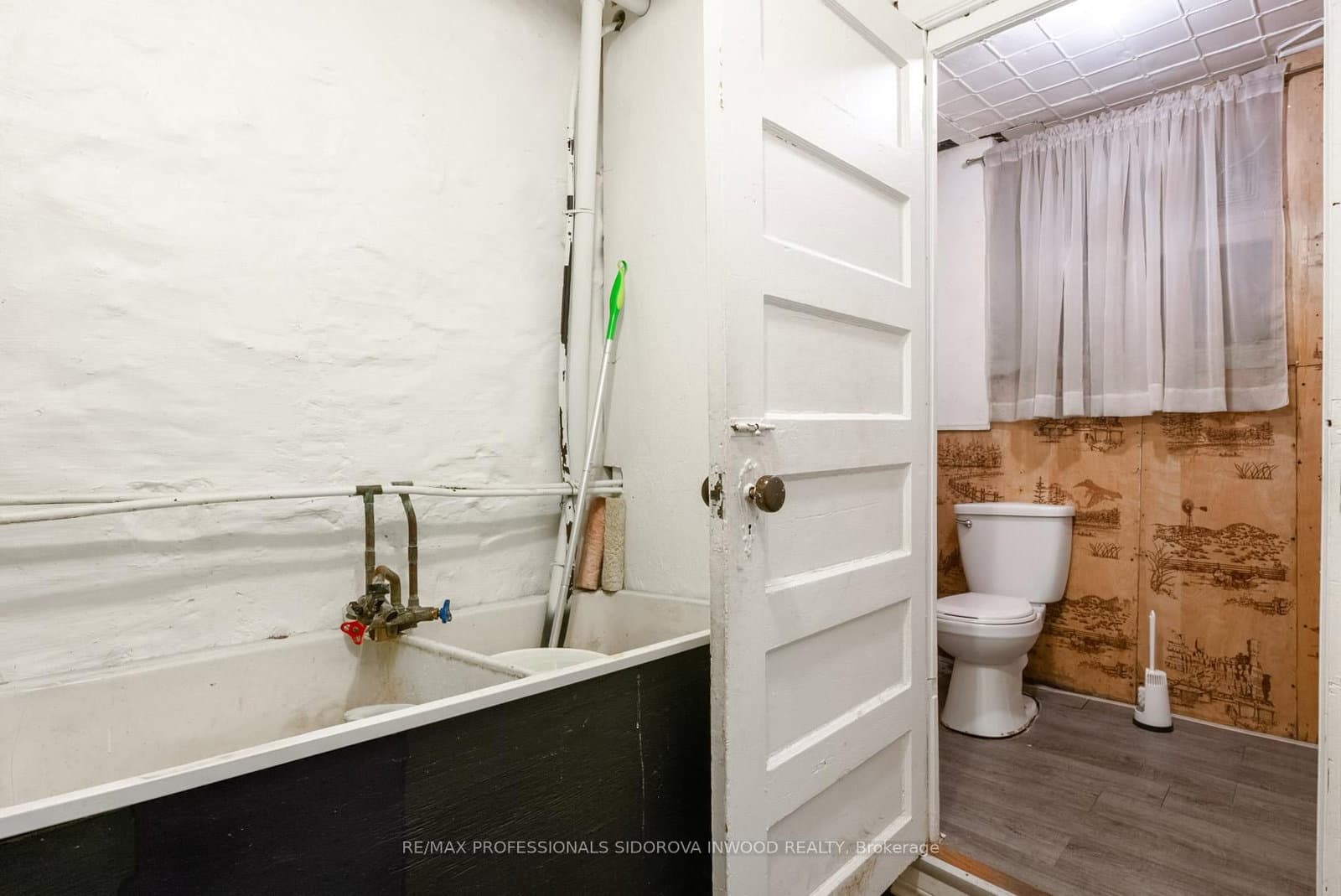 1665 Bloor Street W thumbnail 16