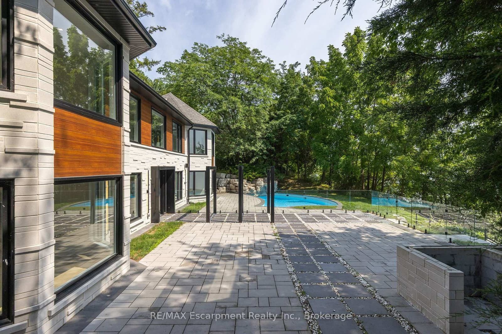100 Appleby Place thumbnail 8