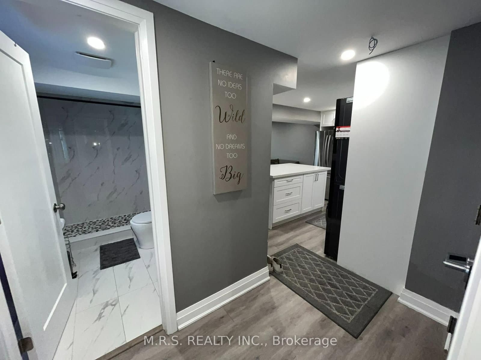 26 Hillcrest Avenue, Unit 2 thumbnail 3