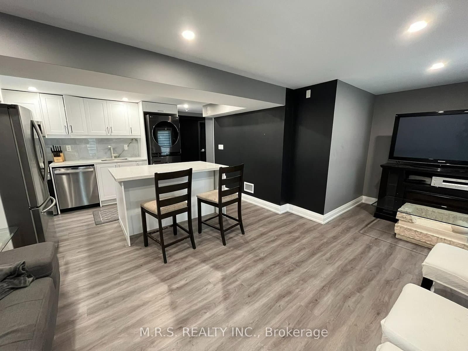 26 Hillcrest Avenue, Unit 2 thumbnail 4