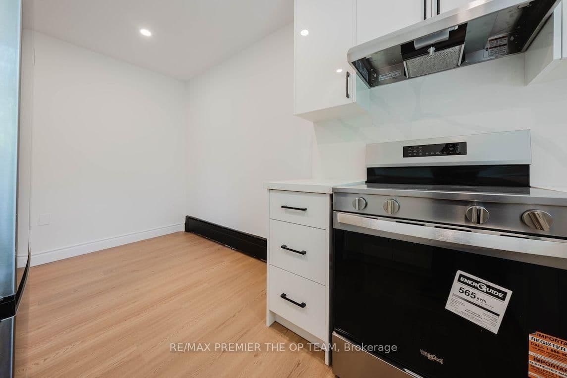 299 Quebec Avenue, Unit 3 thumbnail 11