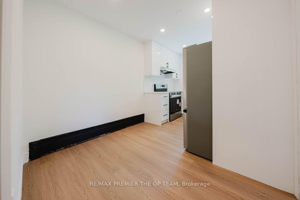 299 Quebec Avenue, Unit 3 thumbnail 13