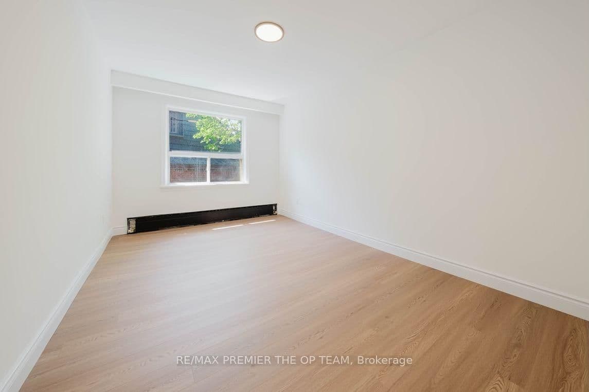 299 Quebec Avenue, Unit 3 thumbnail 14