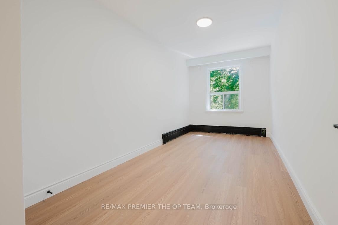 299 Quebec Avenue, Unit 3 thumbnail 16