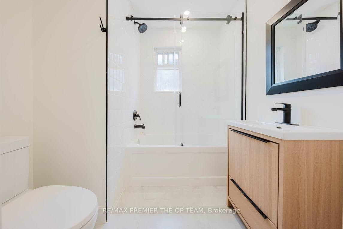 299 Quebec Avenue, Unit 3 thumbnail 20