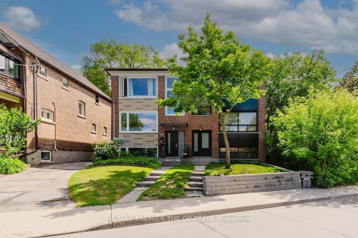 299 Quebec Avenue, Unit 3 thumbnail 3