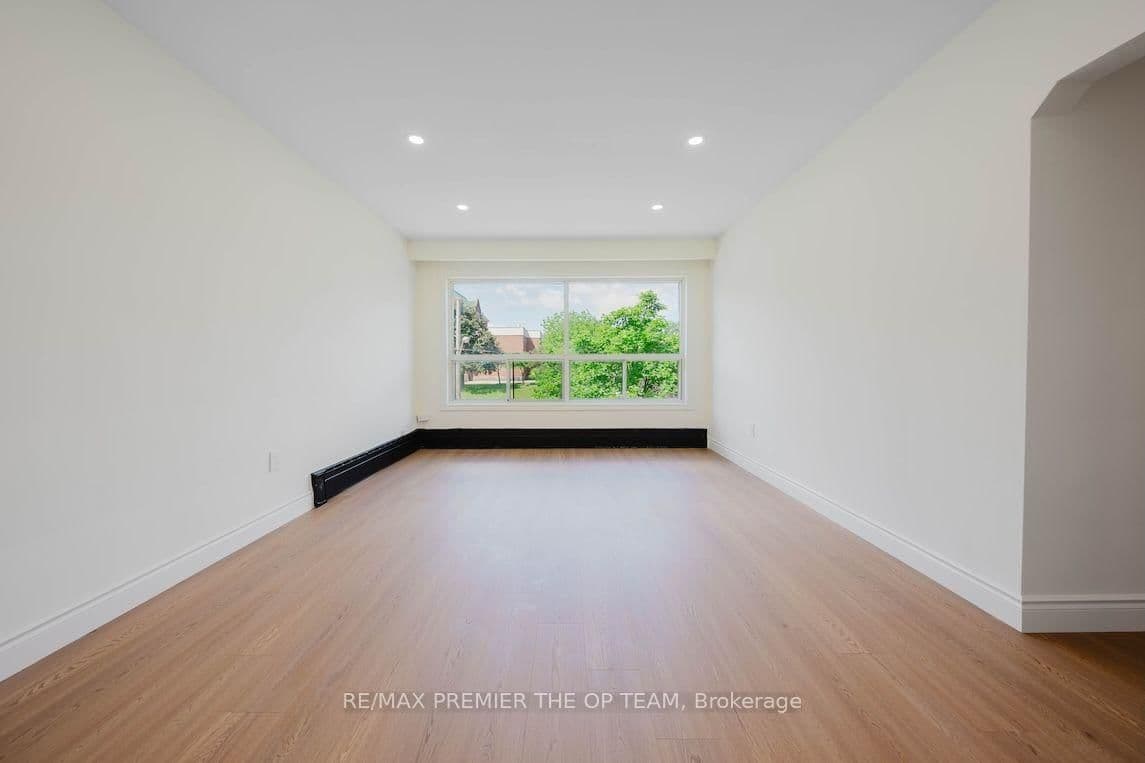 299 Quebec Avenue, Unit 3 thumbnail 7