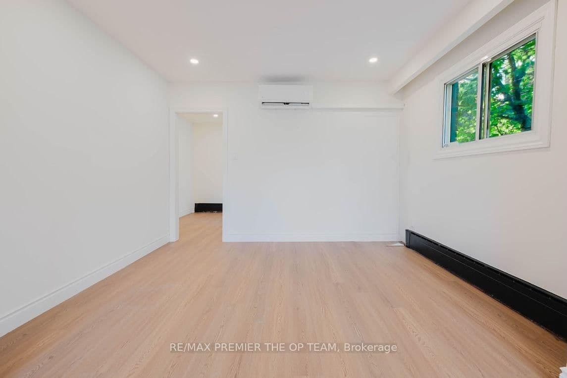 299 Quebec Avenue, Unit 3 thumbnail 9