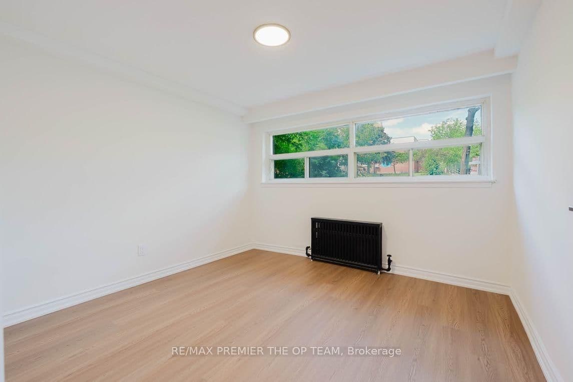 299 Quebec Avenue, Unit 1 thumbnail 11