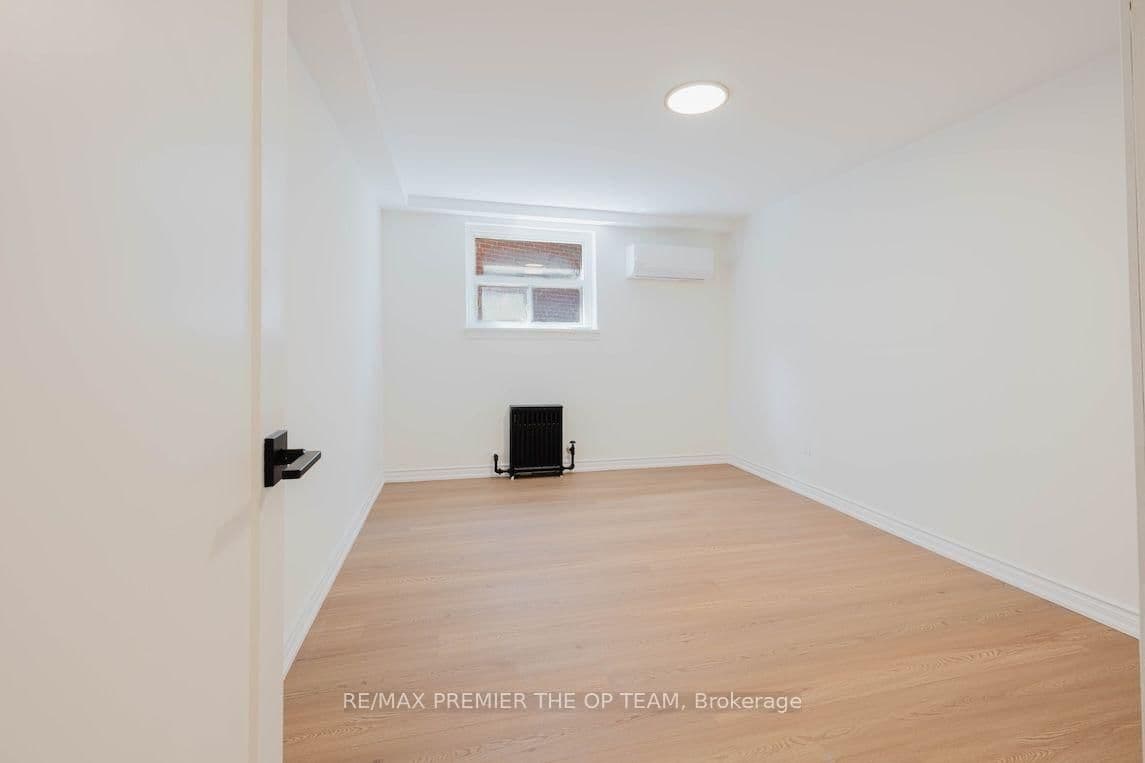 299 Quebec Avenue, Unit 1 thumbnail 12