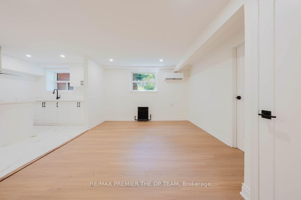 299 Quebec Avenue, Unit 1 thumbnail 5