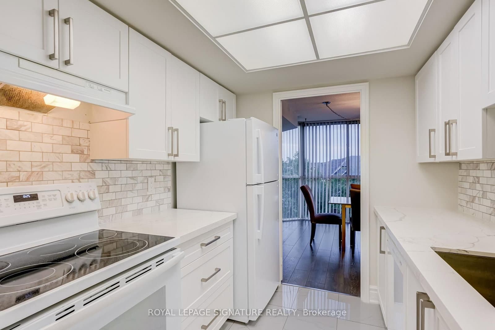 880 Dundas Street W, Unit 405 thumbnail 3
