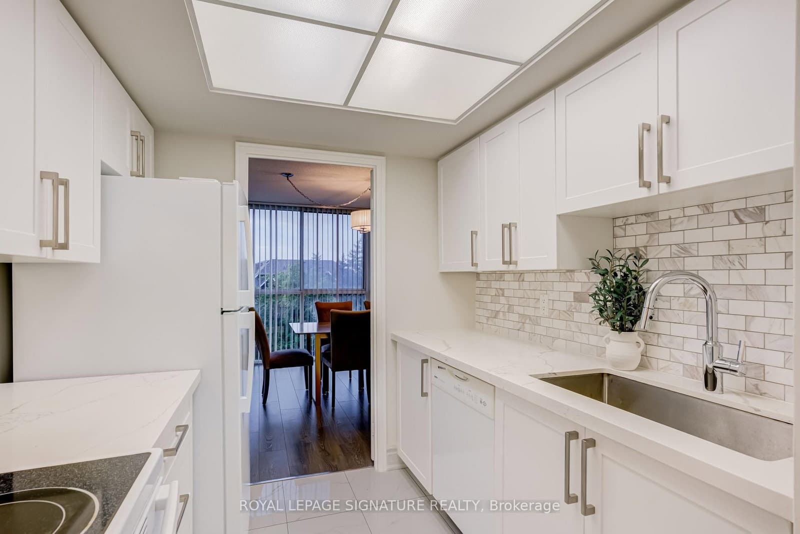 880 Dundas Street W, Unit 405 thumbnail 4