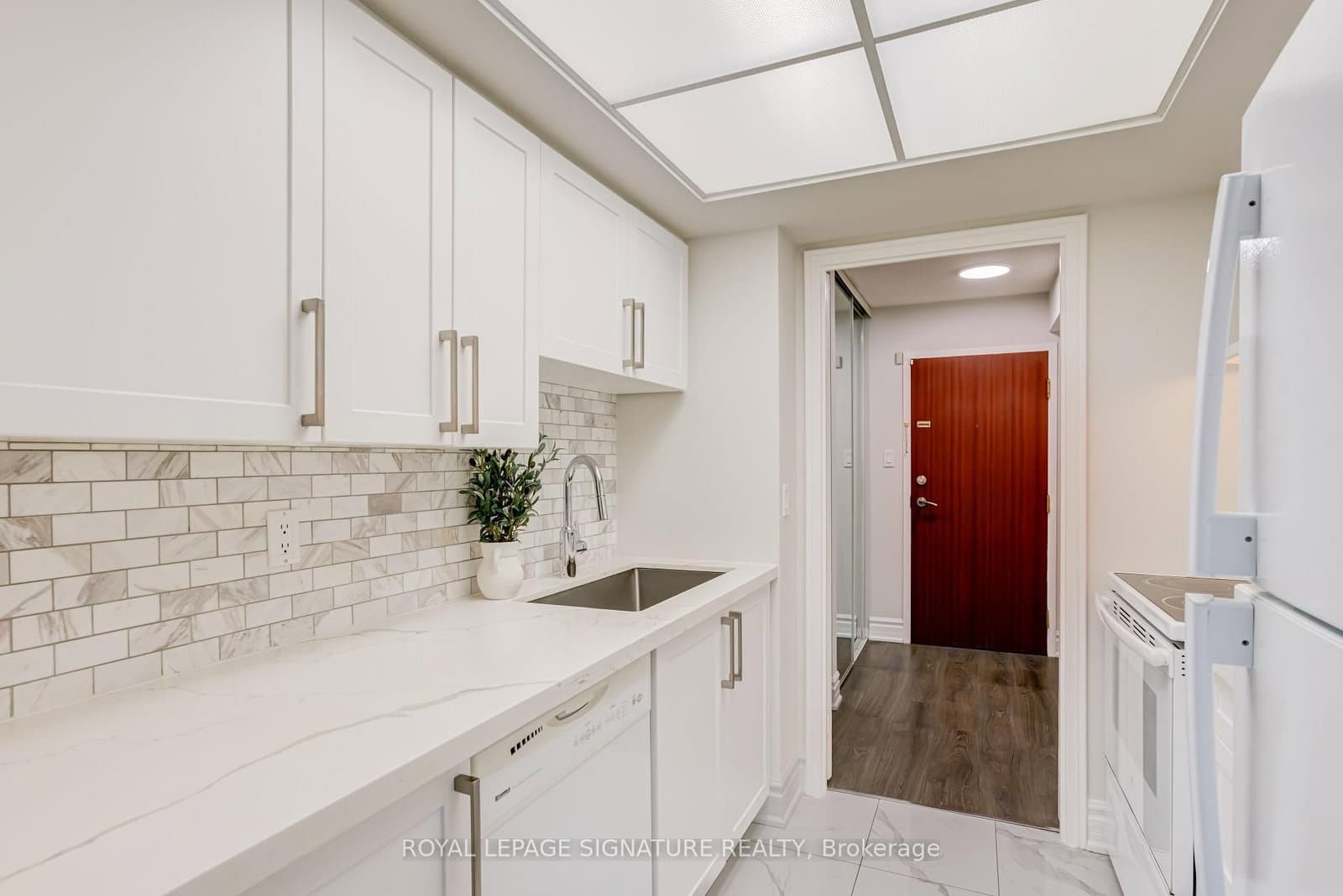 880 Dundas Street W, Unit 405 thumbnail 5