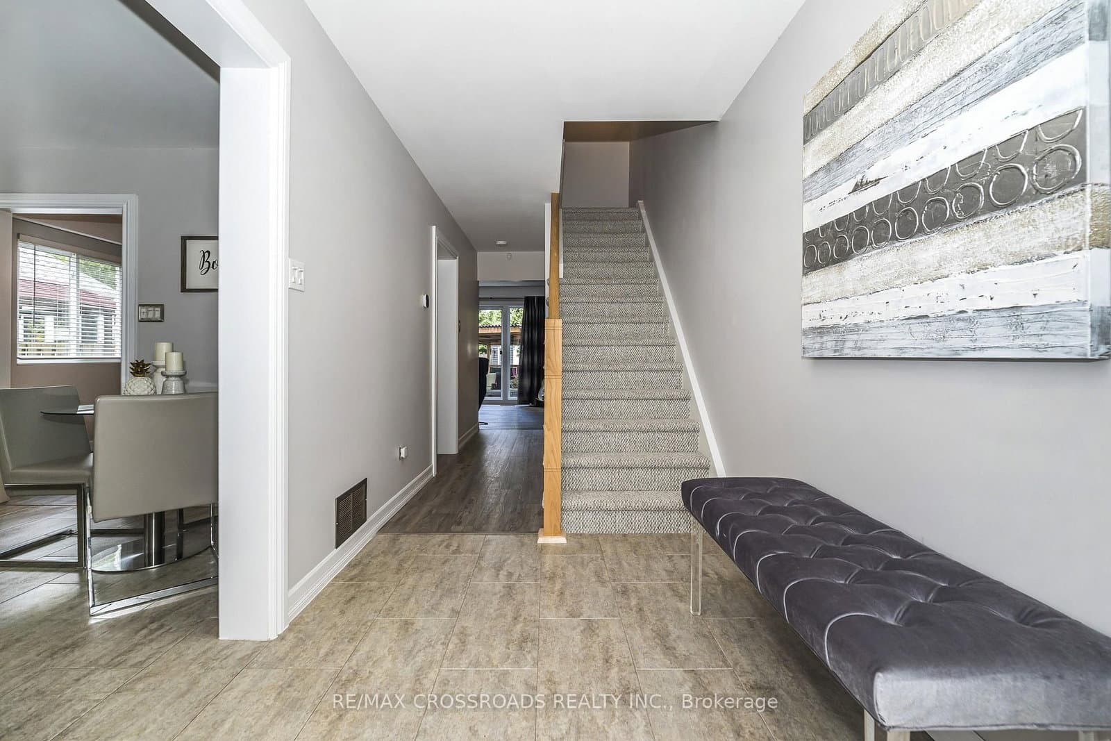 655 Dodsworth Crescent thumbnail 3