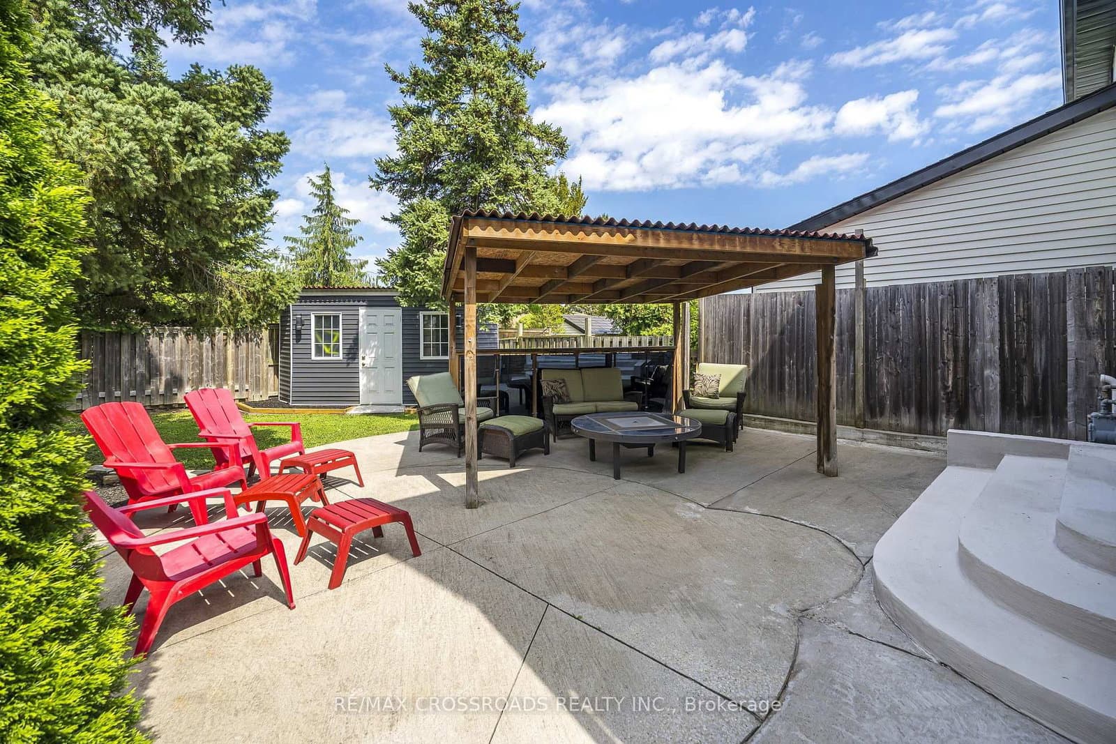 655 Dodsworth Crescent thumbnail 35
