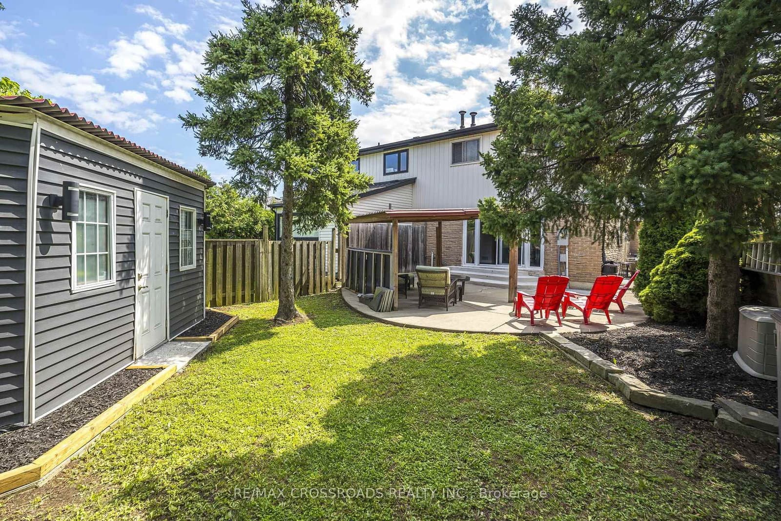 655 Dodsworth Crescent thumbnail 40