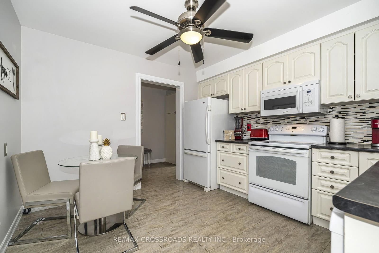655 Dodsworth Crescent thumbnail 7