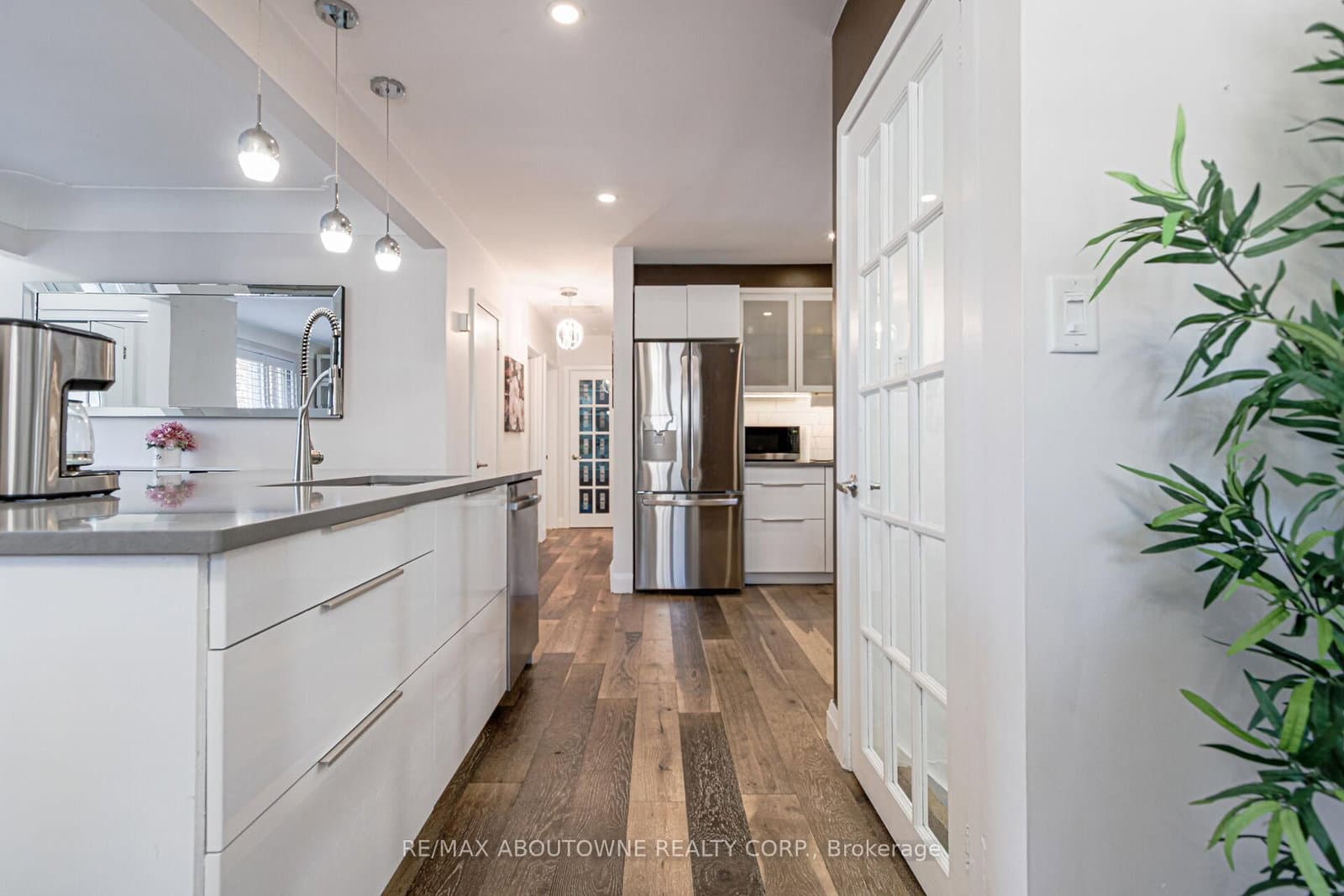 2105 Maplewood Drive thumbnail 17