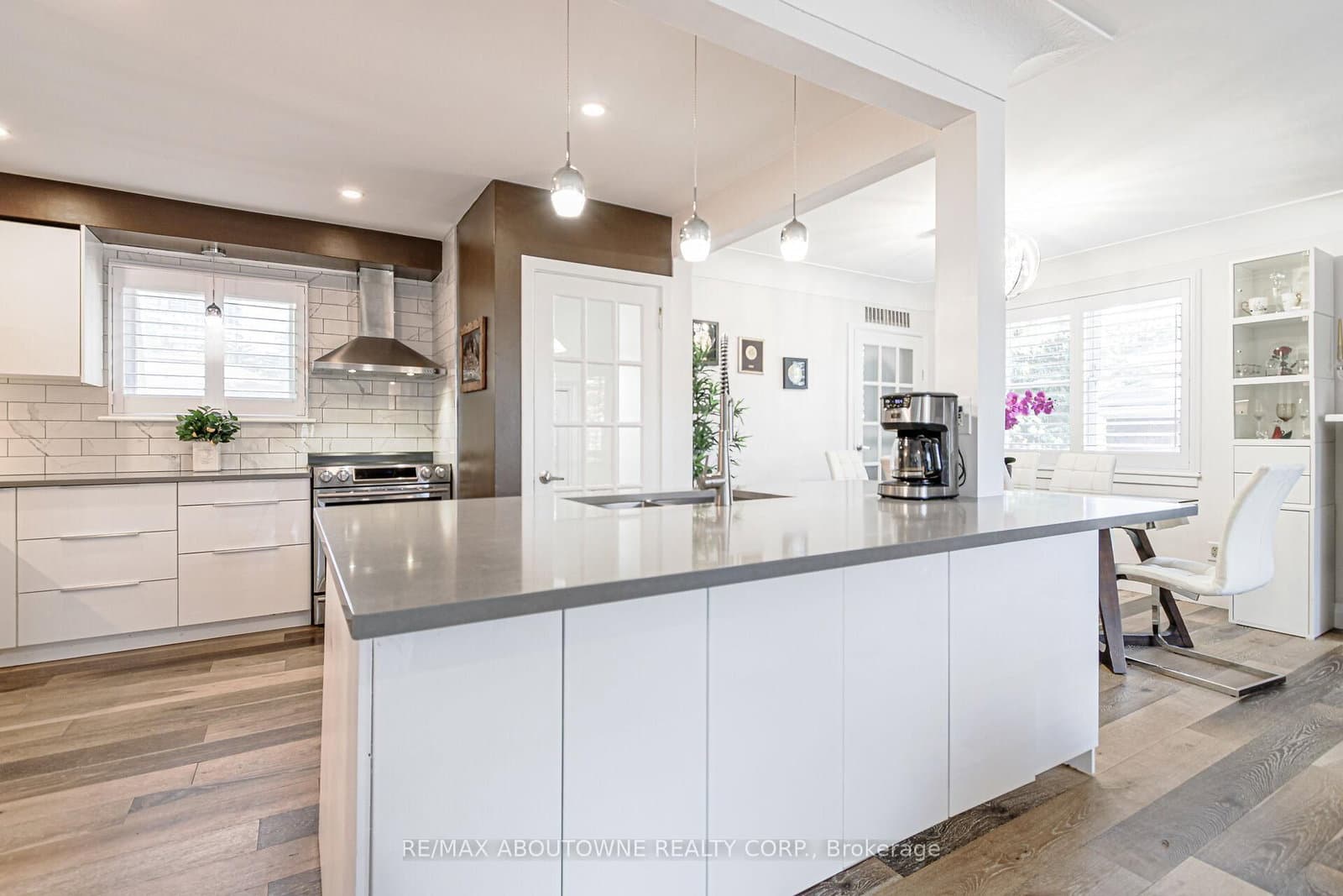 2105 Maplewood Drive thumbnail 18