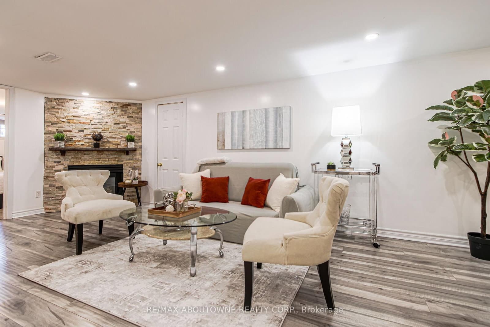 2105 Maplewood Drive thumbnail 32