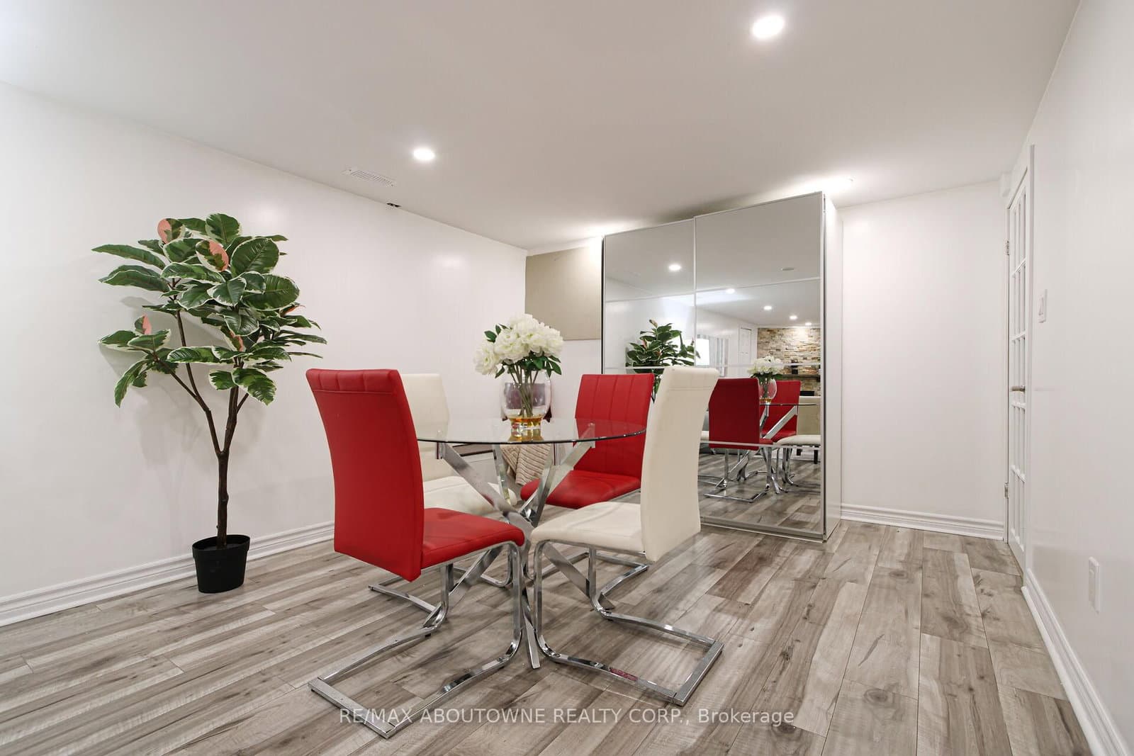2105 Maplewood Drive thumbnail 33